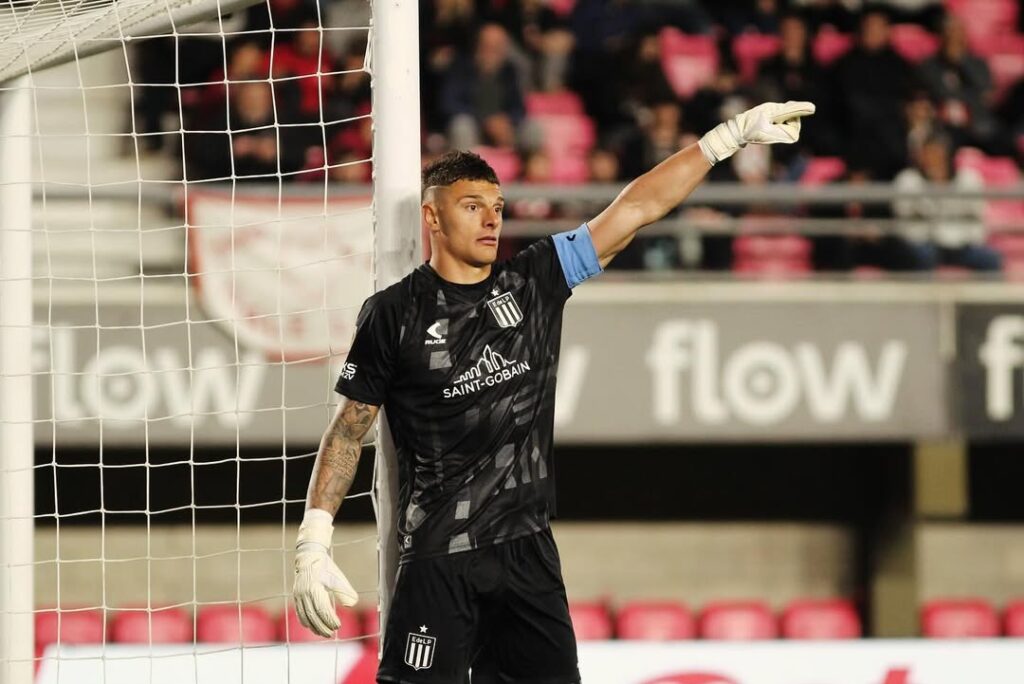 luchoneder's tweet photo. #EDLP 🇦🇹 TITULAR 🔐🥅

Fabricio Iacovich tendrá su quinto partido defendiendo el arco de la primera división. 

🗣 La torre de Lisandro Olmos. https://t.co/4aSoPL2nyZ