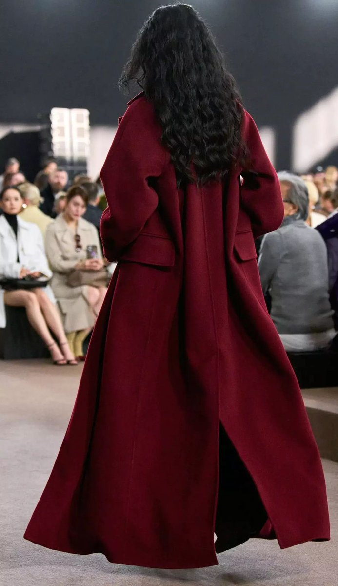 DvilCouture's tweet image. Max Mara Fall Winter 2025 Rtw