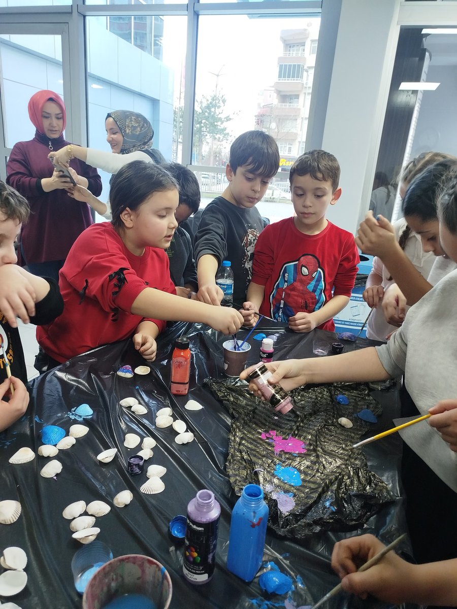 GSB_BafraGM's tweet photo. GSB Gençlik Kış Kulübü bugün Bafra Gençlik Merkezimizde başladı! ❄️✨

Yarıyıl tatiline;
eğlence, öğrenme, paylaşım ve bol kahkaha eşlik ediyor.
Sosyal, kültürel, sportif ve sanatsal etkinliklerle dolu bu güzel yolculukta gençlerimizle bir aradayız. 🎨⚽📚

☺️ #gsbgm #bafragm https://t.co/OpVNElTHTq