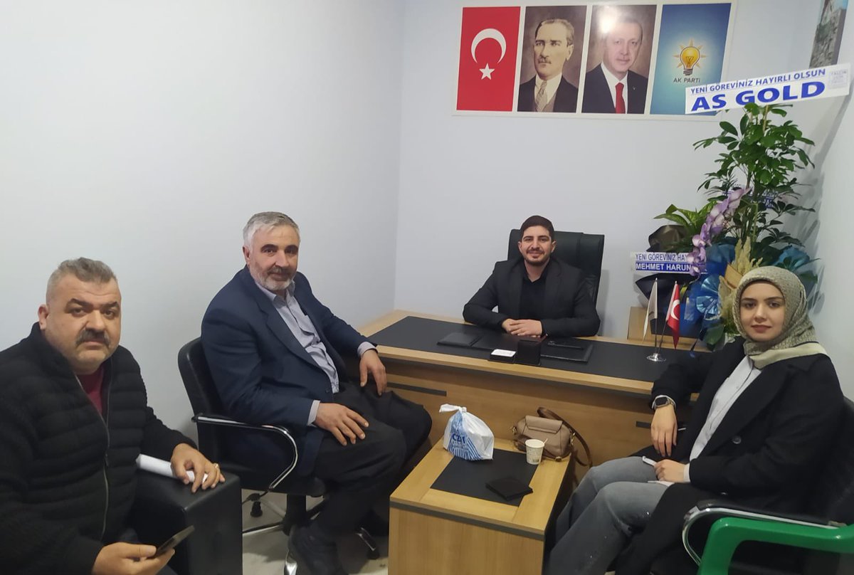 akgencadiyaman's tweet photo. AK Parti İl Başkanlığımızda, İl Gençlik Kolları Başkanımız Av. @avhasanunsal ’a hayırlı olsun ziyaretinde bulunan İl Başkan Yardımcımız Mervenur Aslan ve İl Yönetim Kurulu Üyemiz Arif Haras ve Merkez İlçe Yönetim Kurulu Üyesi Hasan Subaşı’ya nazik ziyaretleri için teşekkür ederiz. 🤝✨
Birlik ve beraberlik içinde nice güzel çalışmalara inşallah.

#AKGençlik #TürkiyeYüzyılı #GençsinÖndeYürü”

@avekremcadir 
@avyusufibis 
@osmannazlier 
@recepfurkanksp
