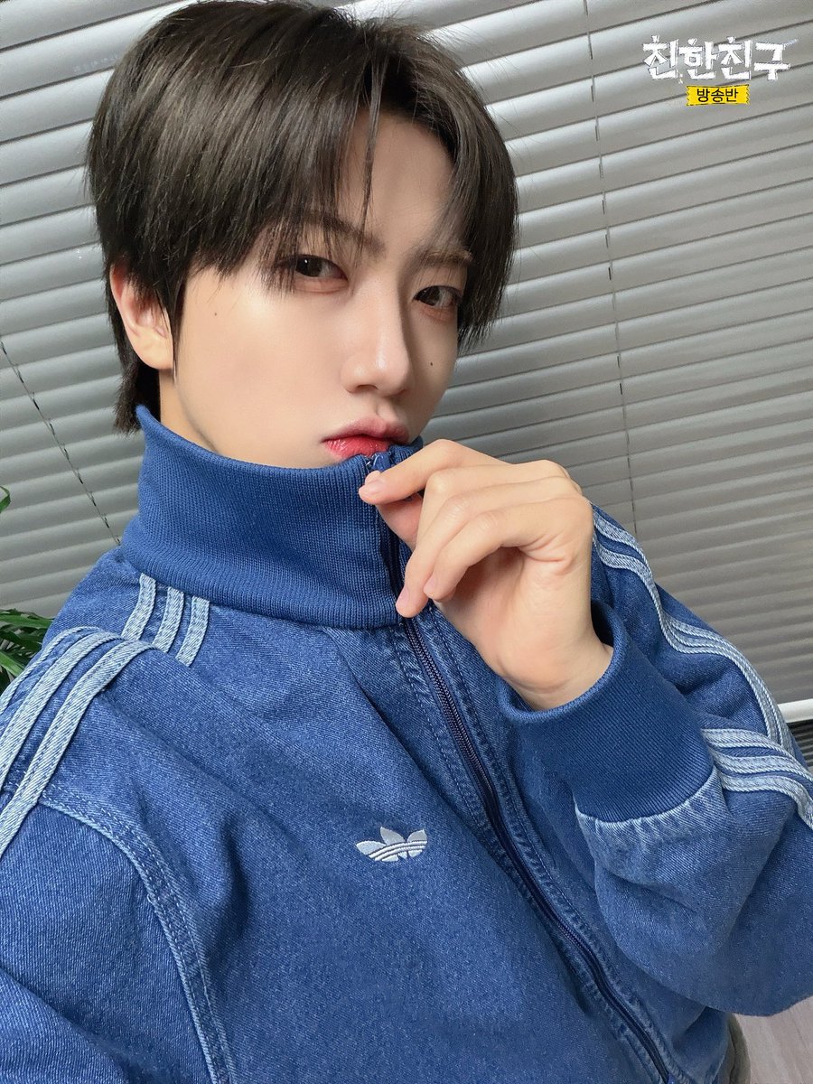 mbcbf_bf's tweet photo. 🏫친친방🏫

#친한친구방송반
#정모 #원진 #크래비티 @CRAVITYstarship

월요일 시작 어땠어요?
함디는요? 모디는요? 친친방 친구들은요? 러비티분들은요? https://t.co/ME22qWhoZJ