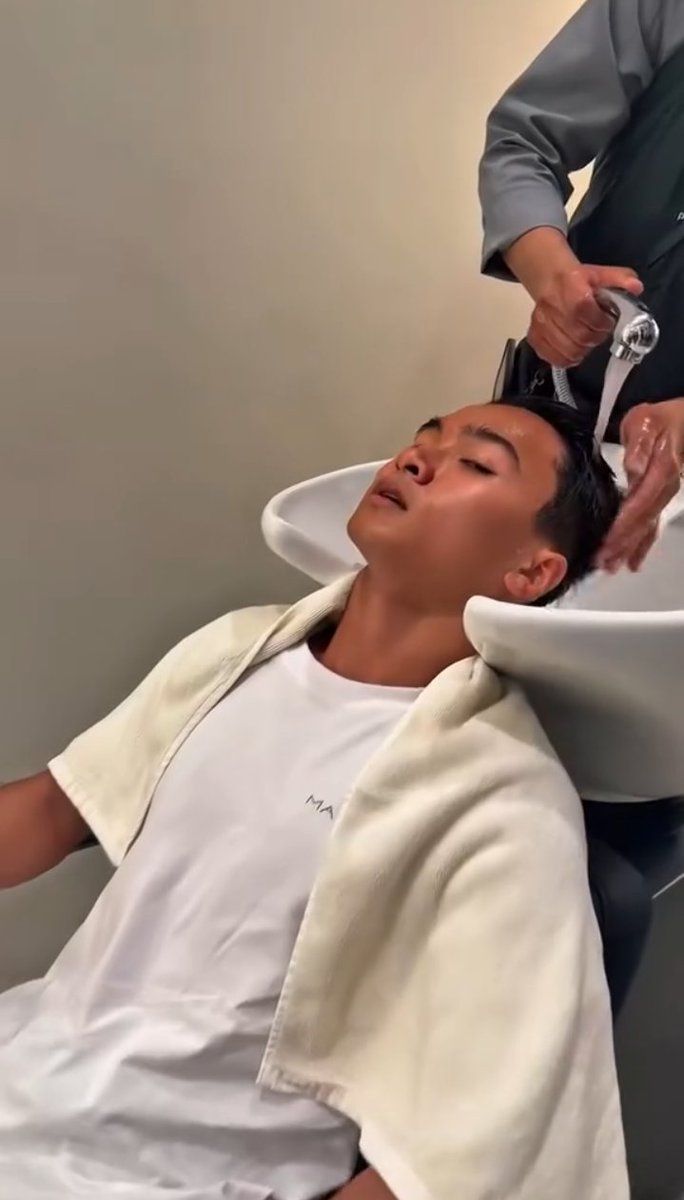 ___miss_gemini's tweet photo. haircut 💇‍♂️

#domeng #ongfam 
#palawan #vlogger https://t.co/zVxwCJOn6R
