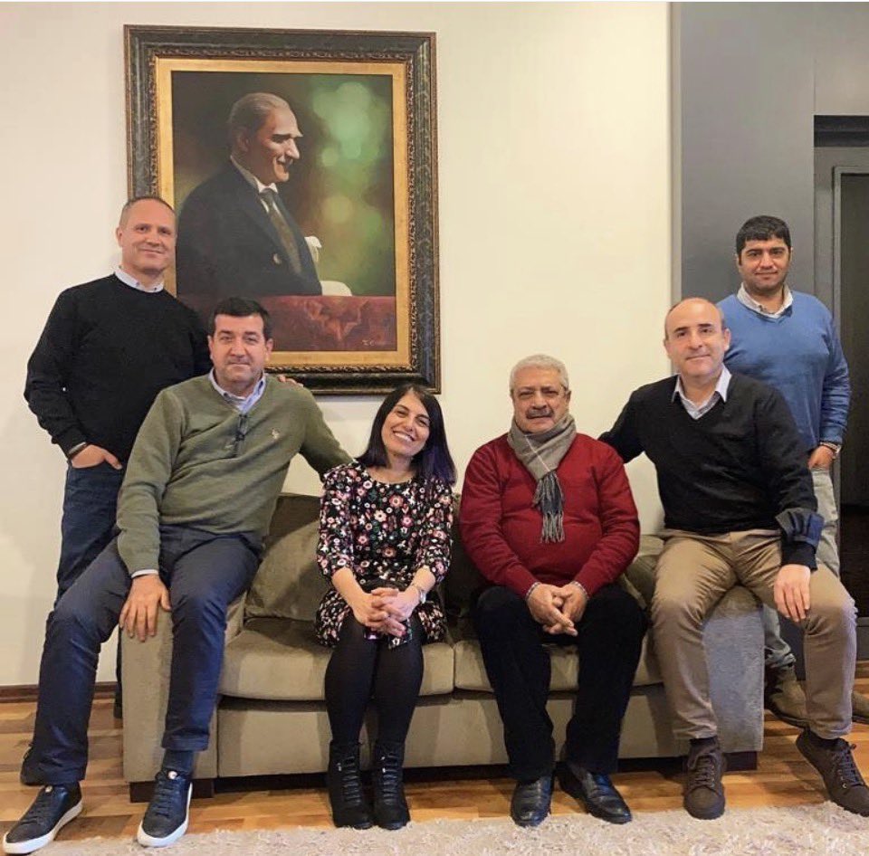 Bugün Antalya’nın; Dağları, denizleri, dereleri, tepeleri sessiz.

Sarnıçlar, yollar, köprüler, çeşmeler suskun.

Çiftçi, çoban, varsıl, yoksul, köylü, kentli mahzun. 

Antalya’nın kültürel mirasına varlığı ve kalemiyle derin iz bırakan Giray Ercenk’e rahmet, şükran ve minnetle🙏🏼