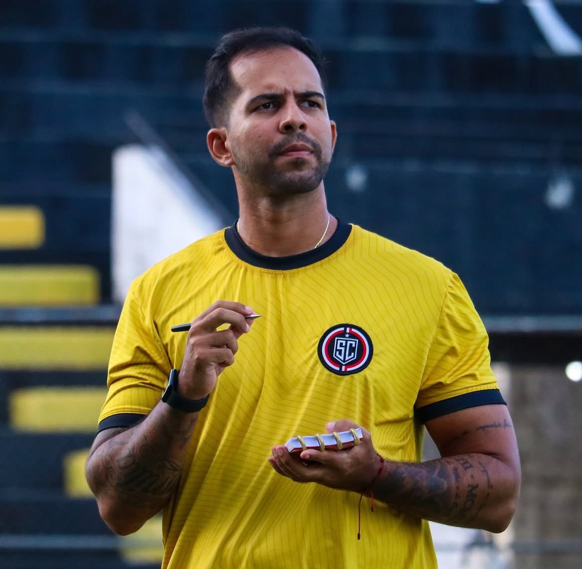 Eugênio Gomes é o novo treinador do Santa Cruz de Natal para a sequência do Campeonato Potiguar. O anúncio oficial deve ser feito nas próximas horas.

Esta será a 3ª passagem do técnico pelo Tricolor, que retorna ao clube após uma breve passagem pelo Baraúnas.

📸: Plena