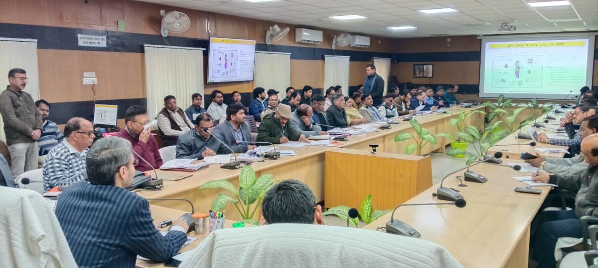 राष्ट्रीय स्वास्थ्य मिशन के अंतर्गत जिला स्वास्थ्य समिति(शासी निकाय) की समीक्षा बैठक कर  स्वास्थ्य से सम्बंधित संचालित योजनाओं व कार्यक्रमों की प्रगति व प्राप्त बजट के सापेक्ष किए गए भुगतान की अद्यतन स्थिति  की जानकारी ली और संबंधितों को आवश्यक दिशा निर्देश दिए साथ ही पूर्व की