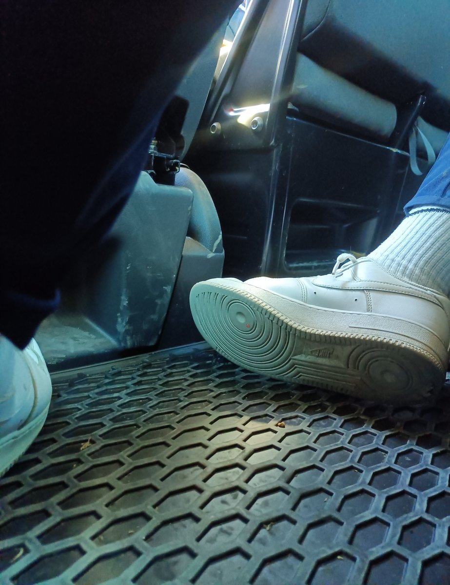 Imagine being shrunken on the bus that the footballers will take to the match

Original pics by: instagram.com/random_italian… #Macrophilia #GIANTS #giant #Macro #giantshoes #Giantshoe #tiny #giantandtiny #shrink #giantman #tinyman #giantmalefeet #sizetwitter #giantmale #microphilia