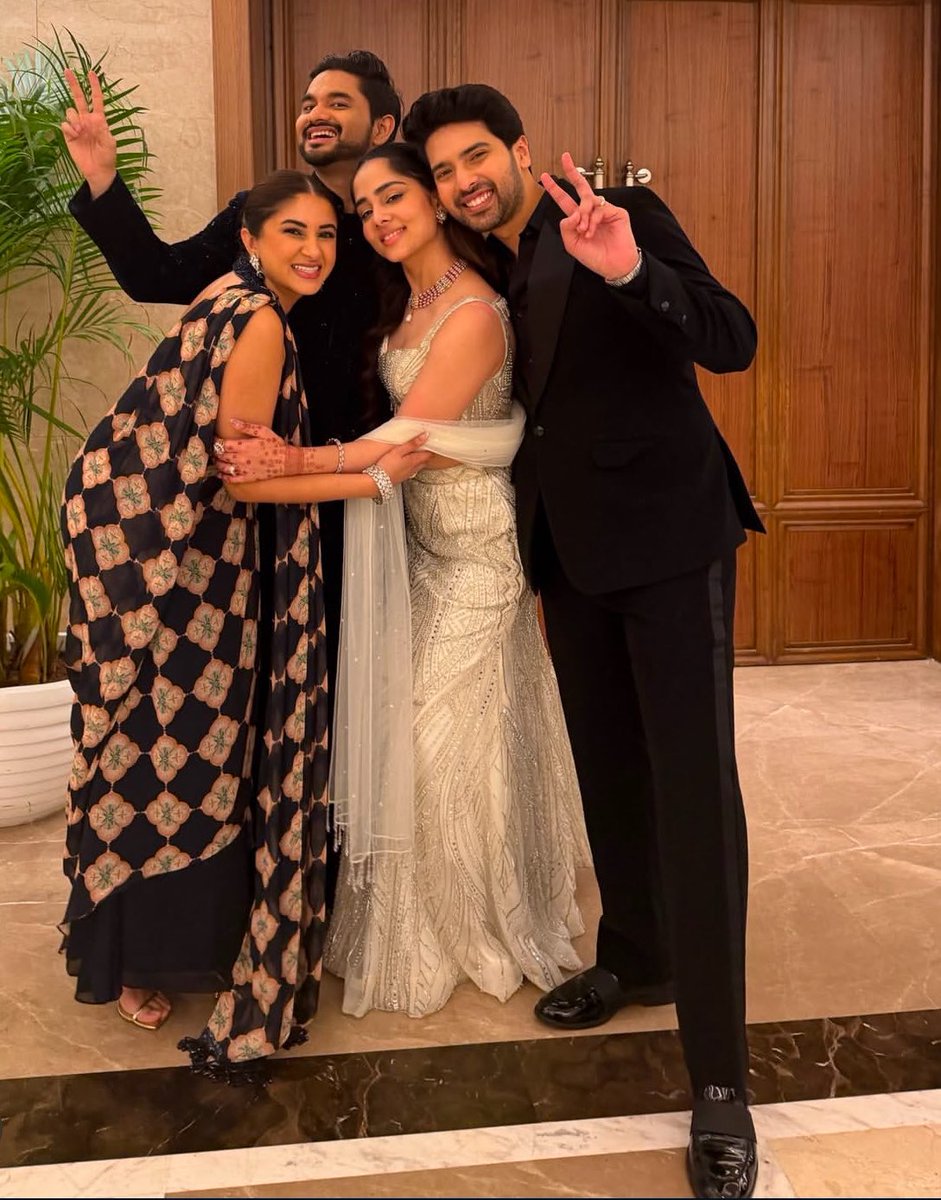 Payal_Armaan209's tweet photo. @AashnaShroff #IGPost #Familylove https://t.co/LU7ElEUvJw