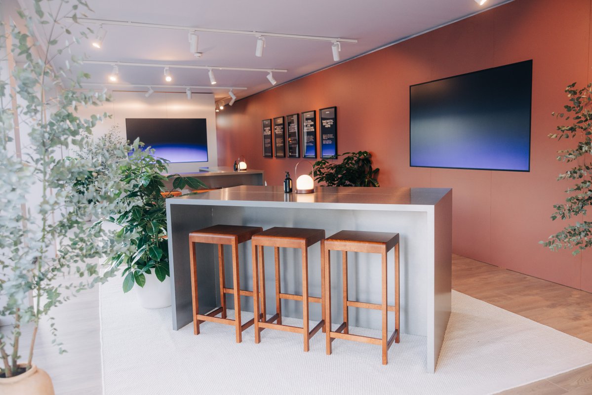 coinbase's tweet image. Davos, we’ve arrived.

We’re here to advocate for consumers, accelerate crypto adoption, and update the system.

More to come. Stay tuned.