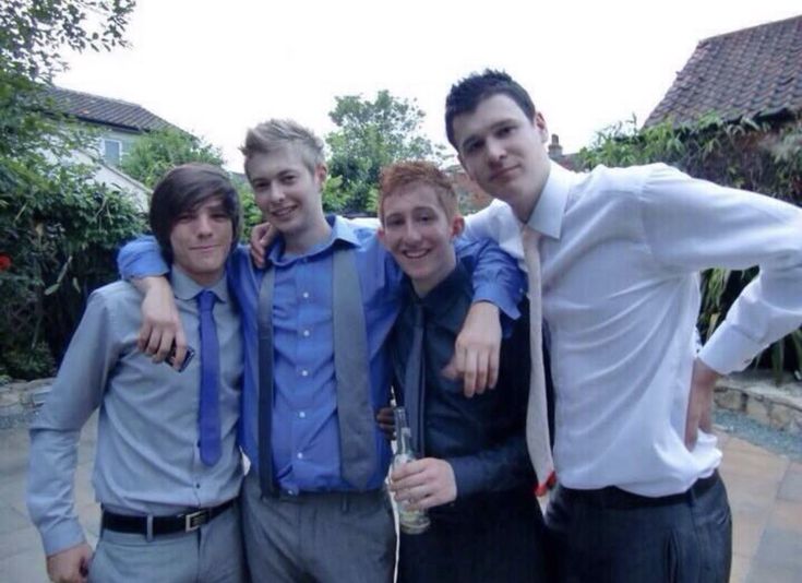 LouisWT91World's tweet image. 🗨️| “Massively — especially in terms of my attitude to life. Showing off is the worst thing you can do there. It’s a place where keeping your feet on the ground is essential. If you take yourself too seriously, you’re out. I learned that from a young age. I still have a lot of…