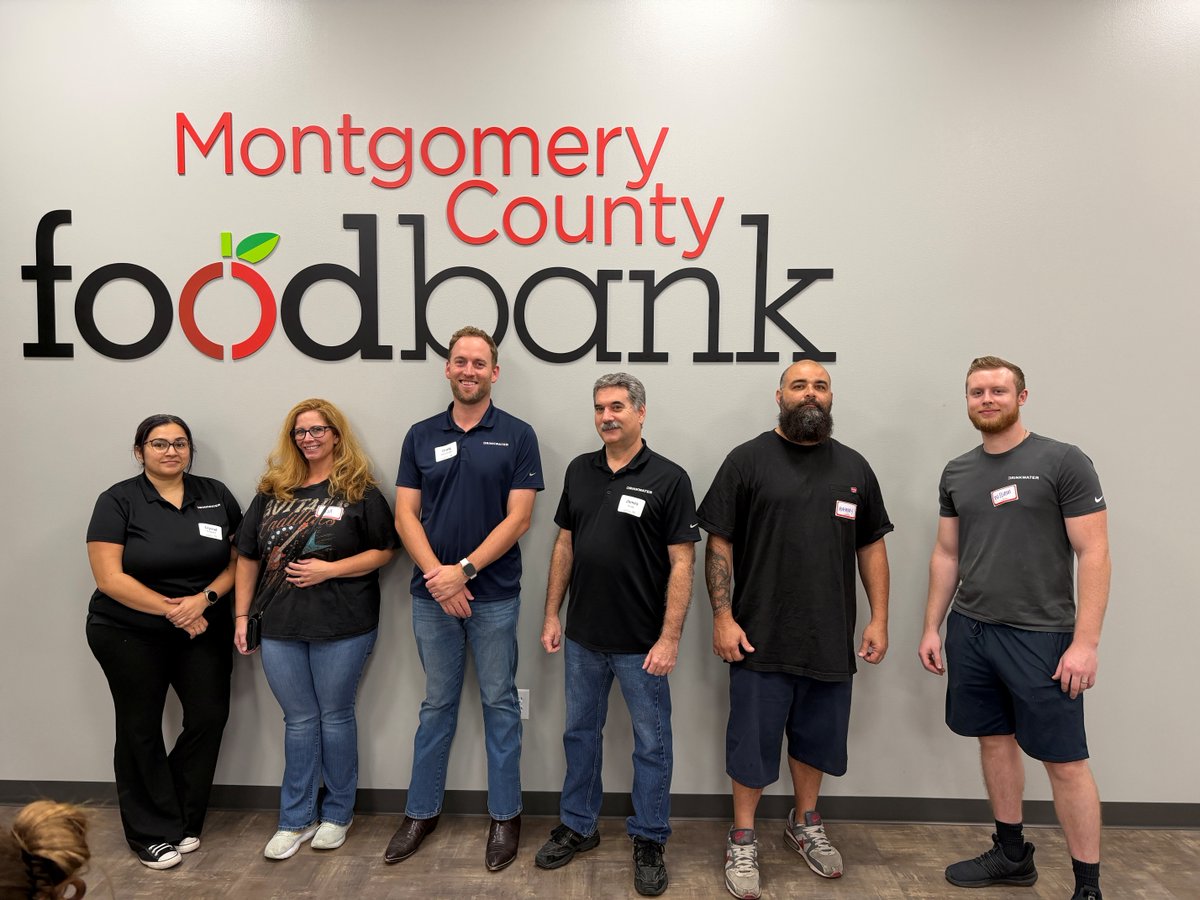 drinkwaterprod's tweet photo. Thank you to our Texas team for volunteering with the Montgomery County Food Bank, helping sort and organize 20+ pallets of food for local families. Their mission is to unify the community to fight hunger. Please consider volunteering! https://t.co/IHSUoqitCe https://t.co/U5gMTynJUa