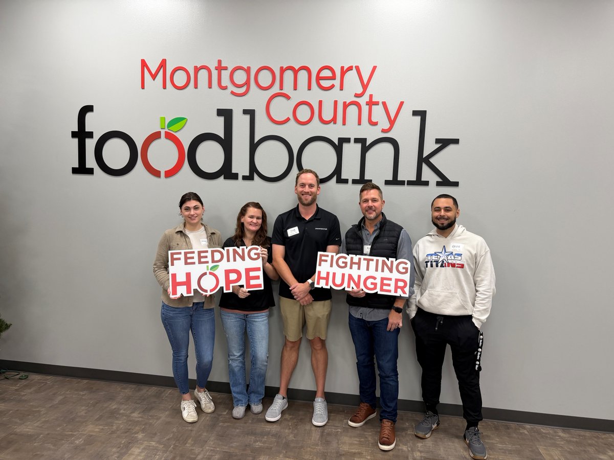 drinkwaterprod's tweet photo. Thank you to our Texas team for volunteering with the Montgomery County Food Bank, helping sort and organize 20+ pallets of food for local families. Their mission is to unify the community to fight hunger. Please consider volunteering! https://t.co/IHSUoqitCe https://t.co/U5gMTynJUa