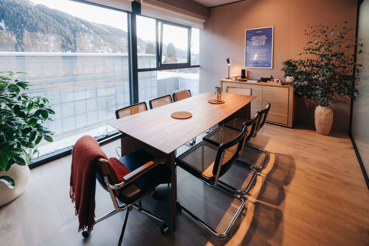 coinbase's tweet image. Davos, we’ve arrived.

We’re here to advocate for consumers, accelerate crypto adoption, and update the system.

More to come. Stay tuned.