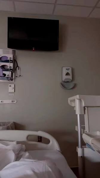 اللهم #اشفي من هي اعز من روحي وانثر العافيه في جسدها يارب استودعتك #صحتها و #عافيتها
اللهُمَّ لاتختبر صبرنا في صحة من نُحب،يارب حصنتكَ روحاً أُحبُها فَاجعلها في ودائعك، اللهُمَّ يا مَن تُعيد للمريض صِحته وتَستجيب دُعاء البائِس، اللهُمَّ اشفي "#أمي " شِفاءاً لا يُغادر سقماً🤲🏻
😭