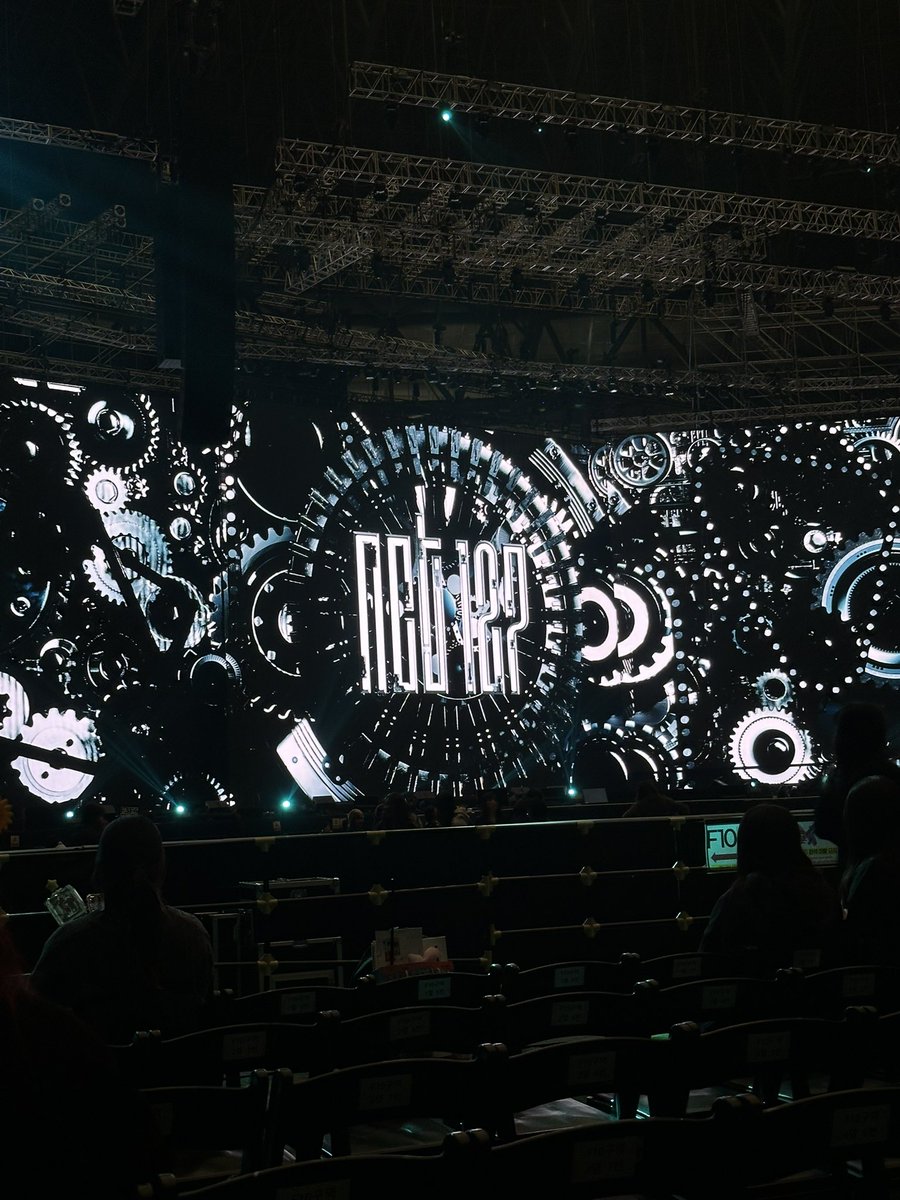 moolmelons's tweet image. 1년됐다고?그게무슨말이야..