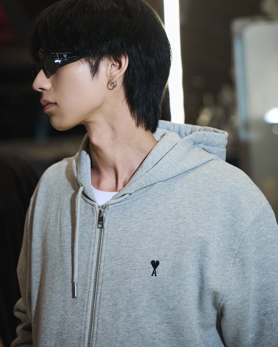 mintmag_th's tweet image. หล่อโดนใจ! เสิร์ฟแอร์พอร์ตลุคหนุ่ม #ไบร์ทวชิรวิชญ์ พร้อมบินลัดฟ้าเข้าร่วมชม Ami Paris FW26 Show ณ กรุงปารีส ประเทศฝรั่งเศส ในที่ 22 มกราคมนี้ เวลา 2.00 น. ตามเวลาประเทศไทย รอชมลุคใหม่ของเจ้าตัวได้เลย💚

#bbrightvc
#AmiParis #AmiFW26 #AmiParisXBRIGHT 
#MintNews