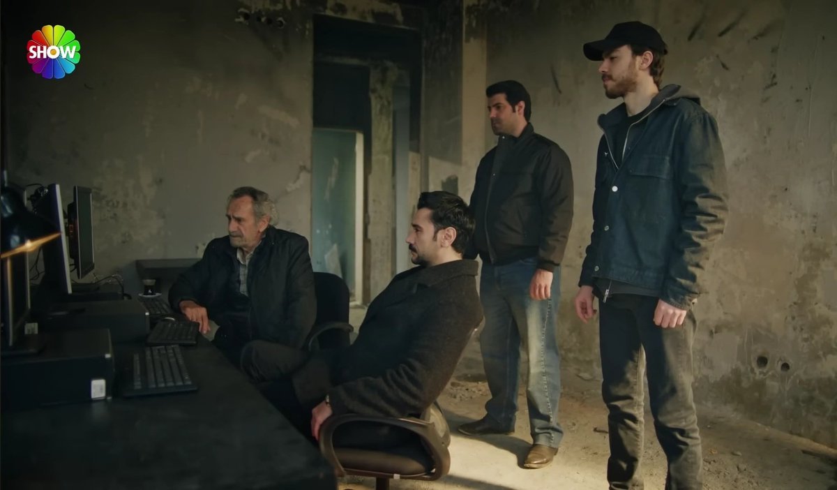 nurumsssu's tweet image. hanımeli kuaföru staklarken onlarin dikkat