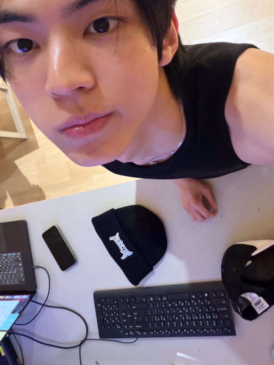 근데 폰 보는 이거 진짜 똥강아같구.......... ㈕ ㅠㅠㅡㅜ