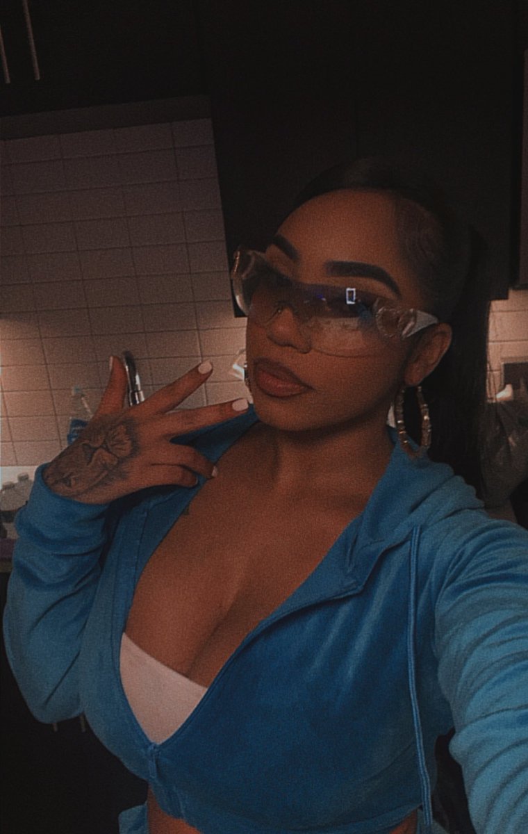 Cruzkiara_'s tweet photo. 2000s vibez https://t.co/4aHOx4EYb9