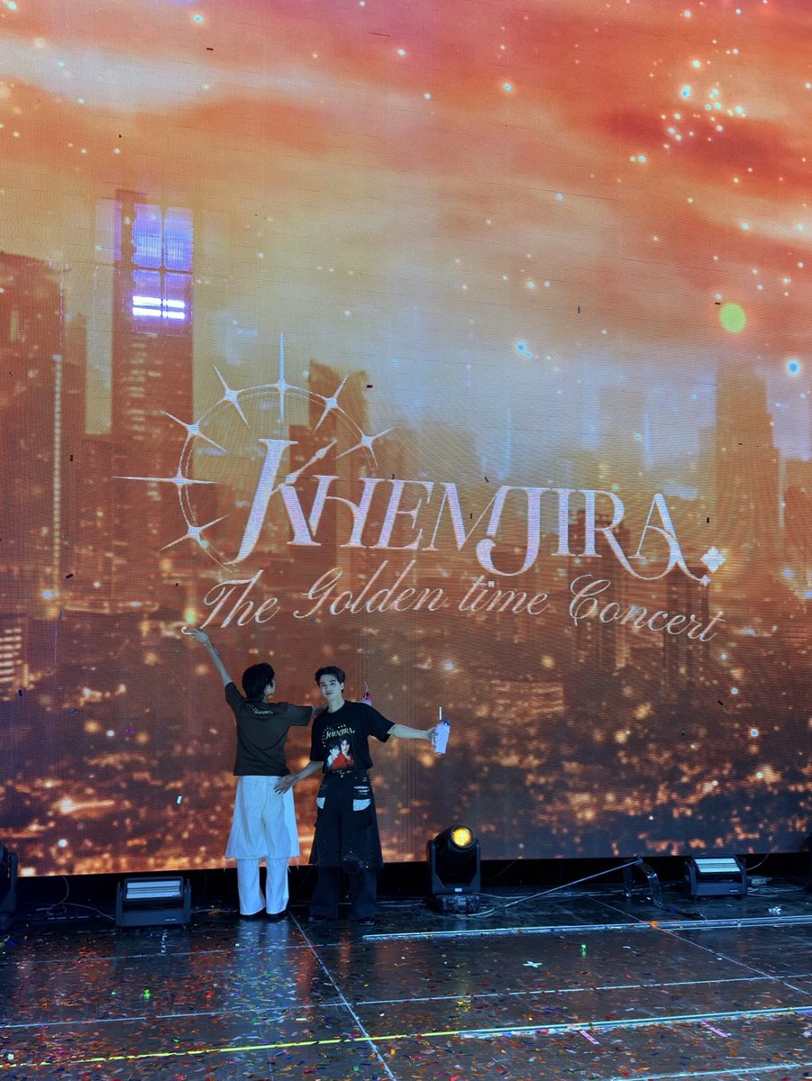 nampingnapat's tweet image. ตื่นมาเห็นแล้วชอบภาพนี้จัง เก่งจริง ๆ เลยนะตัวแค่เนี๊ยะ ผ่านมาแค่วันเดียวคิดถึงทุกคนแล้ว ทั้งสองวันทุกคนแฮปปี้กันไหมครับ รักนะอ้วม

GOLDEN TIME KNP TFO
#KhemjiraConcertDay2