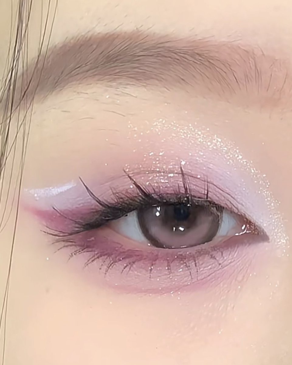 aesttics's tweet photo. pretty eye makeup inspo https://t.co/FZwgSKA2Xx