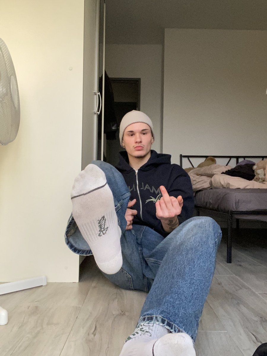 masterthomasz's tweet image. Come clean all this 😈

Viens nettoyer tout ça 😈
#masterfeet #slavefeet #moneyslave #cashmaster #gayfeet #malefeet #boyfeet