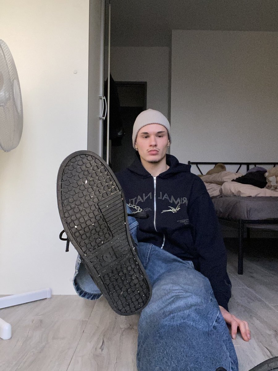 masterthomasz's tweet image. Come clean all this 😈

Viens nettoyer tout ça 😈
#masterfeet #slavefeet #moneyslave #cashmaster #gayfeet #malefeet #boyfeet