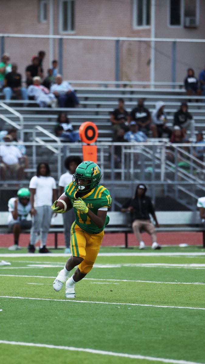 Malik Watson tweet media