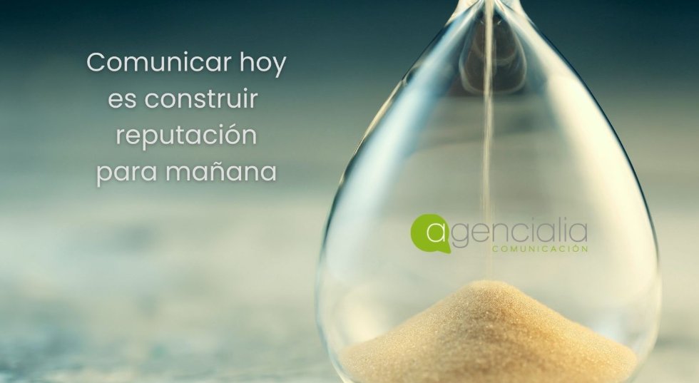 AGENCIALIA's tweet photo. 📰“𝐂𝐨𝐦𝐮𝐧𝐢𝐜𝐚𝐫 𝐡𝐨𝐲 𝐞𝐬 𝐜𝐨𝐧𝐬𝐭𝐫𝐮𝐢𝐫 𝐫𝐞𝐩𝐮𝐭𝐚𝐜𝐢ó𝐧 𝐩𝐚𝐫𝐚 𝐦𝐚𝐧̃𝐚𝐧𝐚".
#agenciadecomunicación #Agencialia #Estrategia #comunicación #Marketing https://t.co/Xb2bWW124N