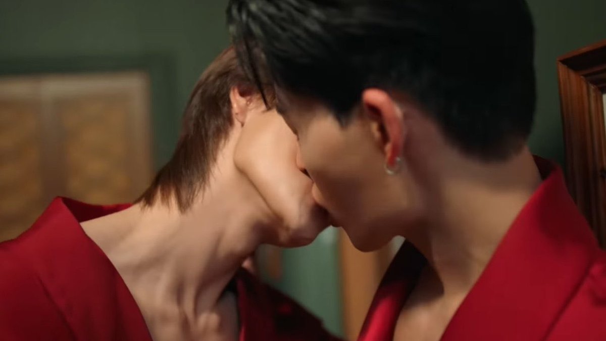 Kiss him is my job 🥵