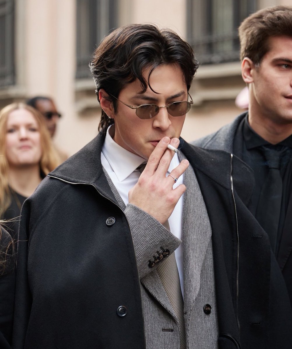 we talk about connor shapeshifting to play ilya but can we talk about hudson shapeshifting to play shane because HOWWW