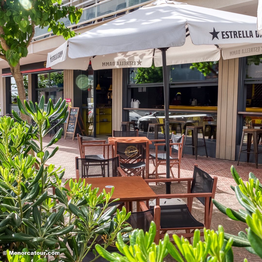 Corner Sport Bar 🍔🍴🔝
🏠Borja Moll 17 - Mahón 
☎️ 971353591
cornersportbar.com

Más info:  menorcatour.com/guia-comercial…

 #menorca #restaurantesmenorca #gastronomiamenorca #menorcatour  #hamburgueseria