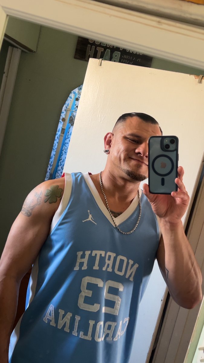 JoeGonzSWK85's tweet photo. First post in awhile, a little Monday #ThirstTrap https://t.co/hxPPpLSKF7