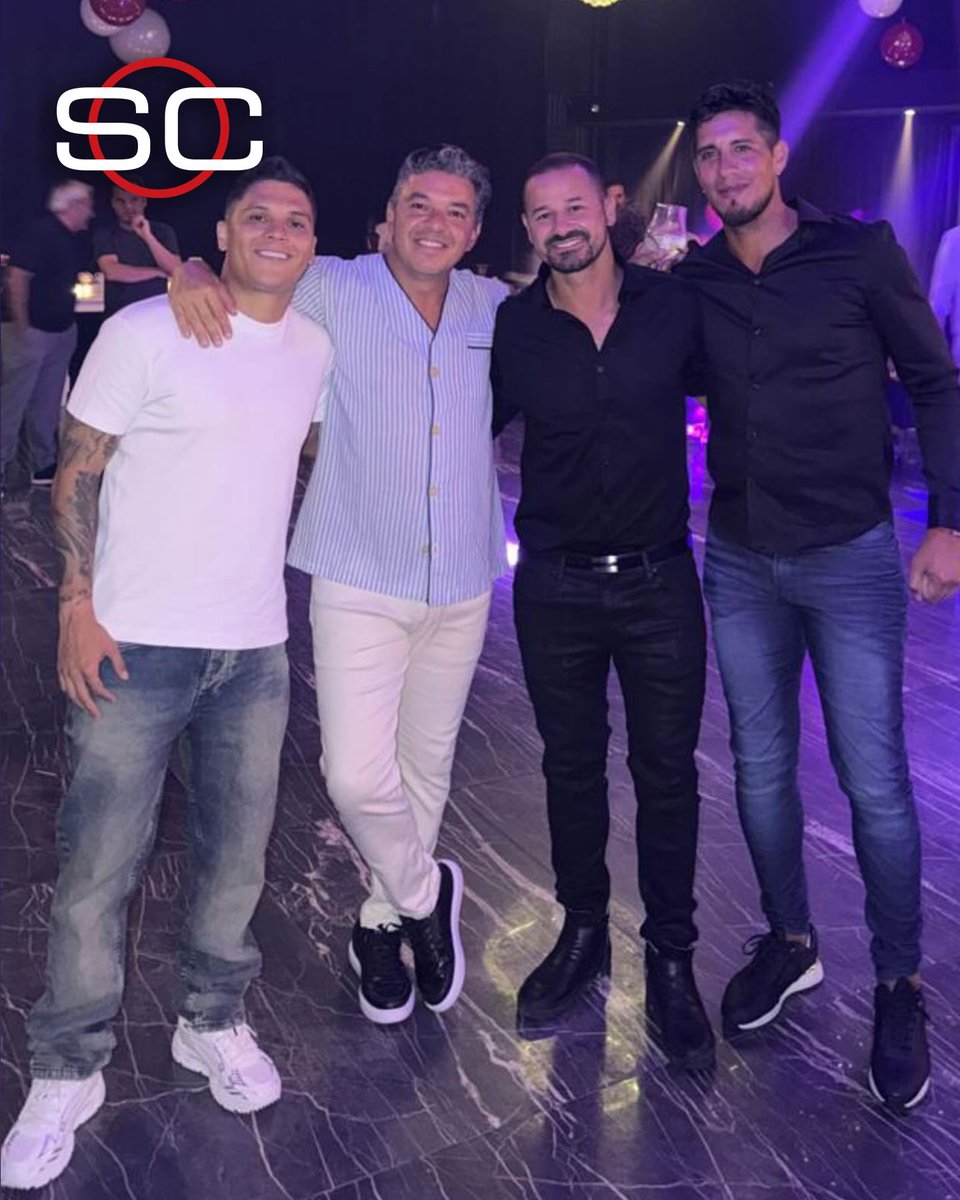 SC_ESPN's tweet image. 💎 ¡SIGUEN APARECIENDO PERLITAS DE LOS 50 DE GALLARDO! Juanfer, Morita, el Muñeco y Joni Maidana... ¿A quién llamarías para completar un equipo TOP de Fútbol 5?