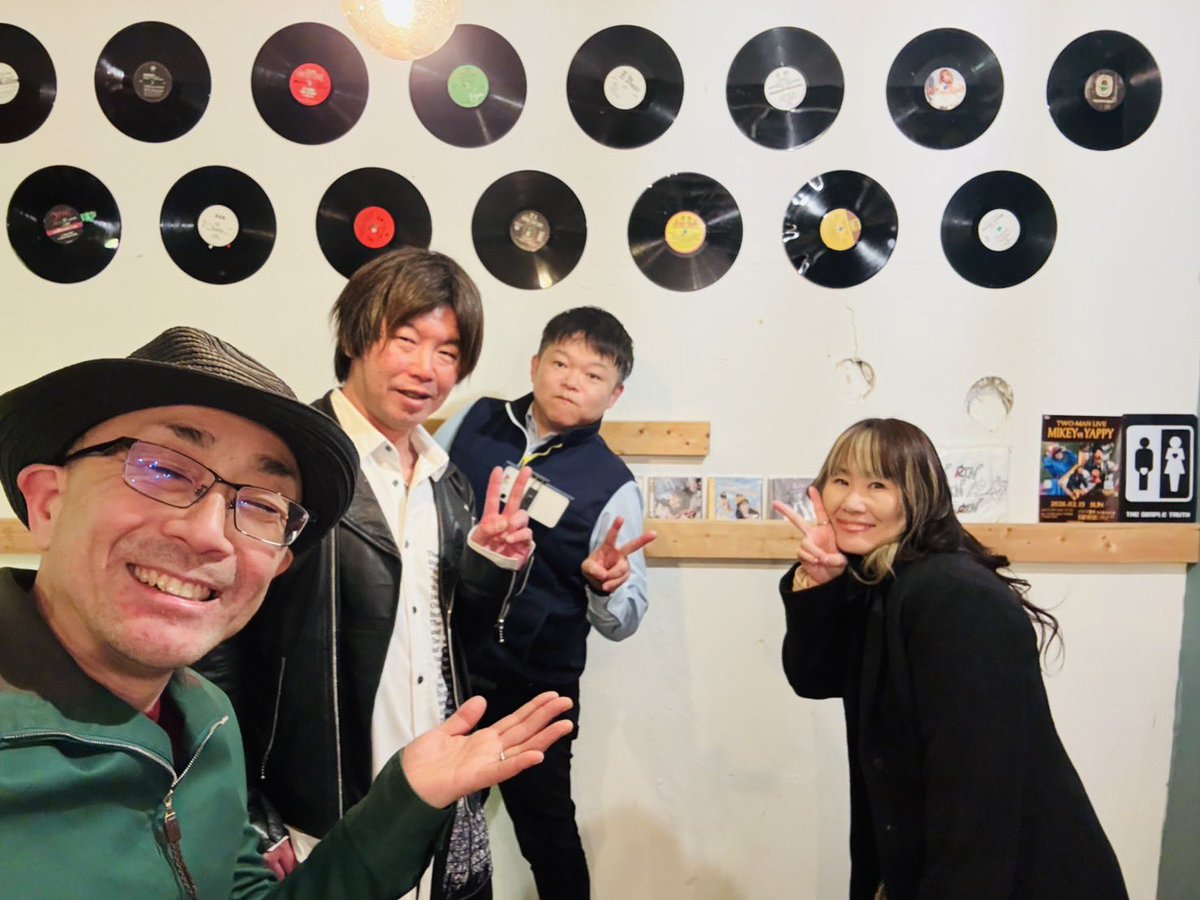 kensinging's tweet image. 今日はflu-waアー写撮影でした📸
@築地口バナナ喫茶

KITA坊主BANDのVo.KITA坊主さんと、Ba.よっしーも一緒にご参加頂き、皆で楽しく撮影出来ました🎵

それぞれの撮影も行えて有意義でした✨

よっしー色んなアイデア頂きながら、撮影ありがとうございました‼️🙇‍♂️

KITAさんもオフショット素敵でした🙏