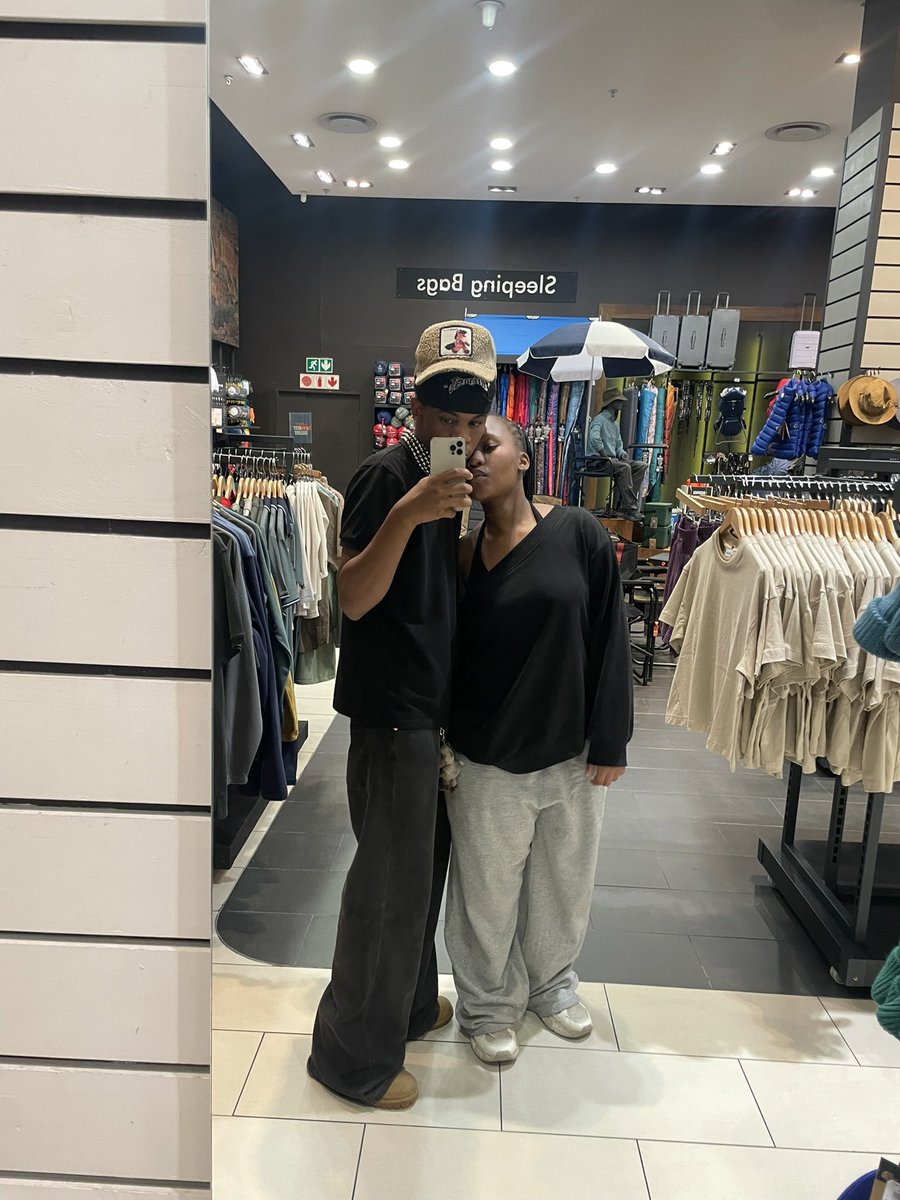luhcyb3r's tweet photo. Found me a Rihanna in a world of Rubi Rose’s https://t.co/Fzl2RruPDm