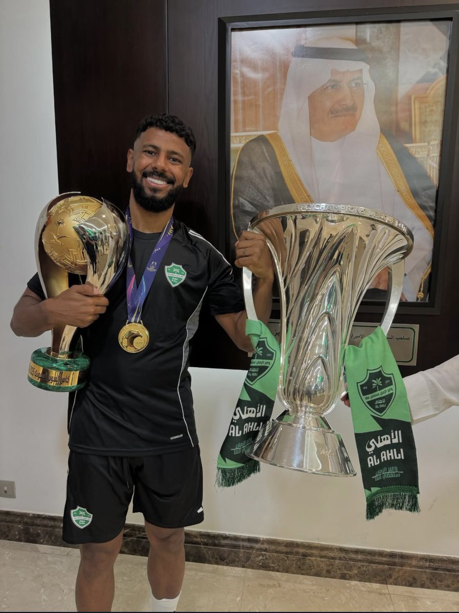 الحمد لله اولا و اخراً
اتقدم بخالص الشكر للنادي الاهلي على الفتره التي قضيتها ضمن الكيان  
وان اكون جزء من تاريخه  
وكذلك المدرج العظيم 💚
كما اشكر زملائي اللاعبين فقد كان لي شرف 
اللعب بجانبهم 
واتمنى لكم دوام التوفيق 💐