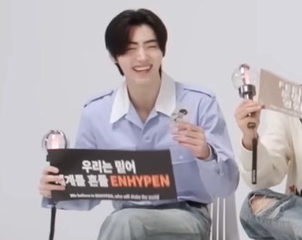 ตอนคอนเท้นเป็นเอนจีน ตอนแรกน้องฮุนนางถือการ์ดตัวเองเป็นเมนตัวเองด้วยซ้ำ ตัดภาพมาอีกทีคือถือการ์ดเจคตะโกนเชียร์ชิมแจยุนละ อืม ถ้านี่ไม่ใช่เอนจีนที่สวยที่สุด