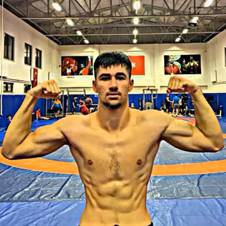 Berkay hayatını spora adamıştı ve hayali dünya şampiyonu olmaktı MMA güreş ve taekwondo ile ilgilendi mahallesindeki çocukları şiddetten ve  zorbalıktan koruduğu için hedef haline geldi 18 yaşındaki katil beş kere kalbinden ve ciğerlerinden bıçaklayarak katletti+