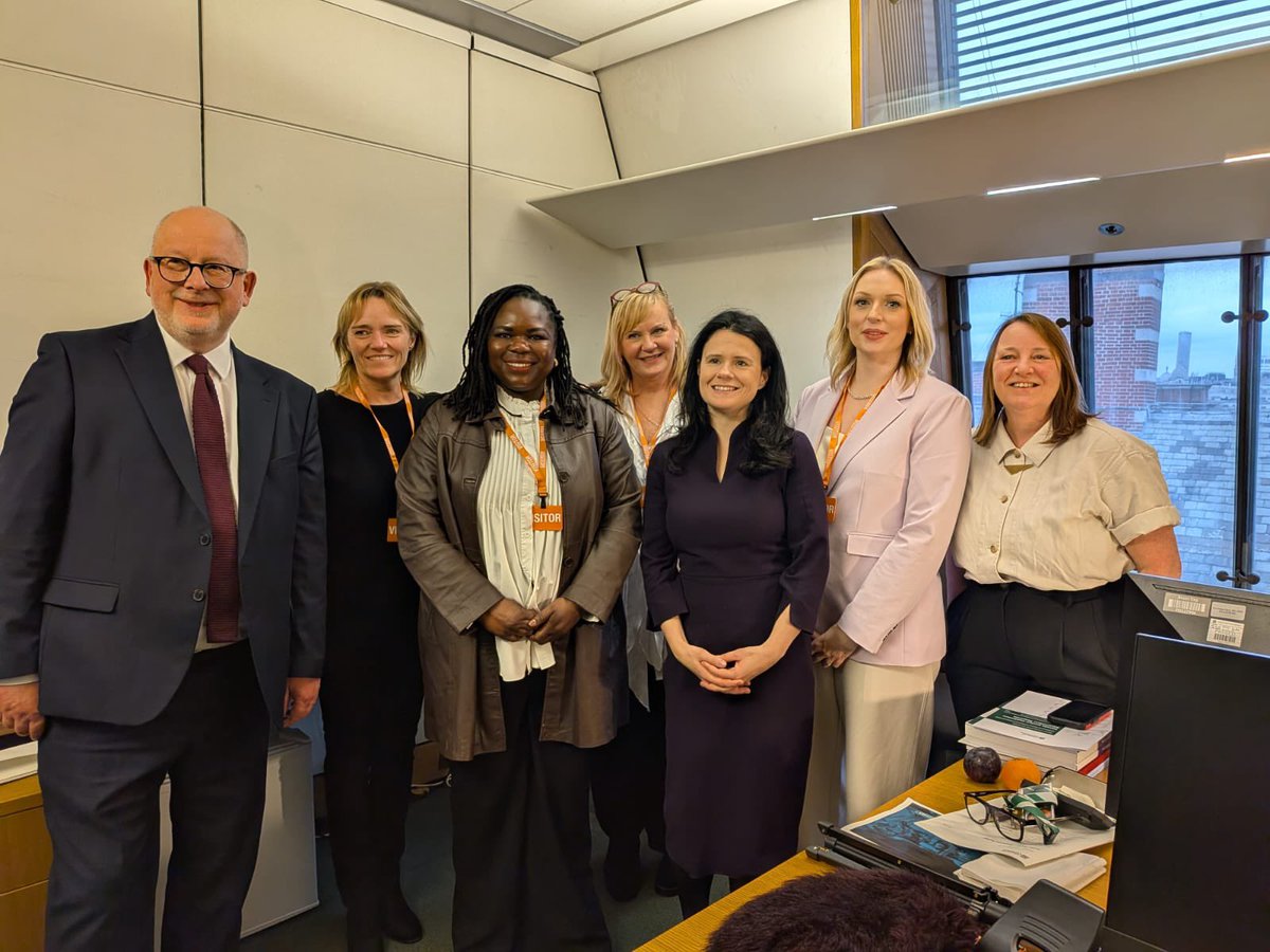 JoaniReid's tweet image. Proud to meet four heroes in Parliament today.
Sandie Peggie, the Darlington Nurses and Jennifer Melle.
They have shown tremendous courage and bravery in challenging a warped ideology and a culture of virtue signalling that rewards institutional cowardice.
Thankfully, the tide is