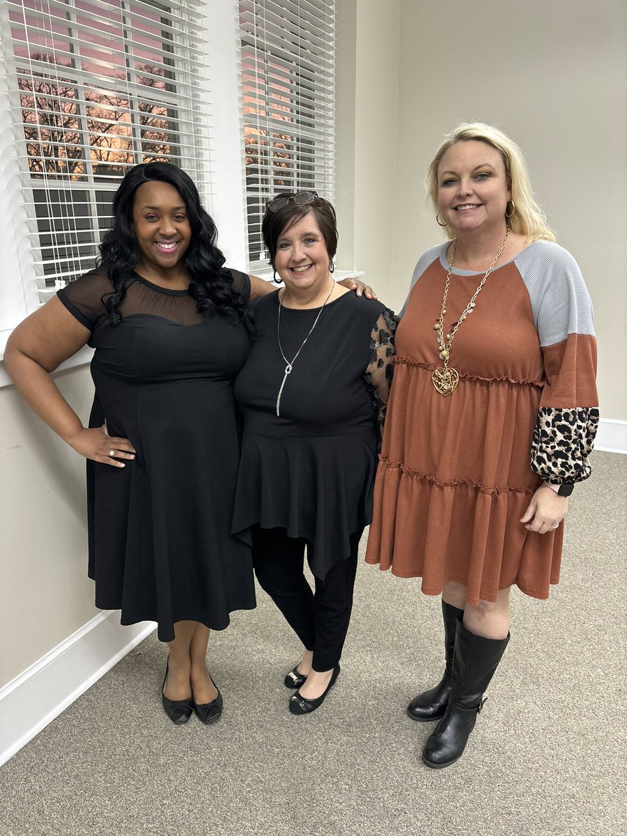 futuretalkshow's tweet image. #PageantJudge
What a time I had driving to Alabama and judging the Tiny/Little/Young Miss Pageant at Sweet Water High School in Thomasville, Alabama. There was nothing but beauty, grace and excellence on stage and I am so proud of our young ladies! 👏👏