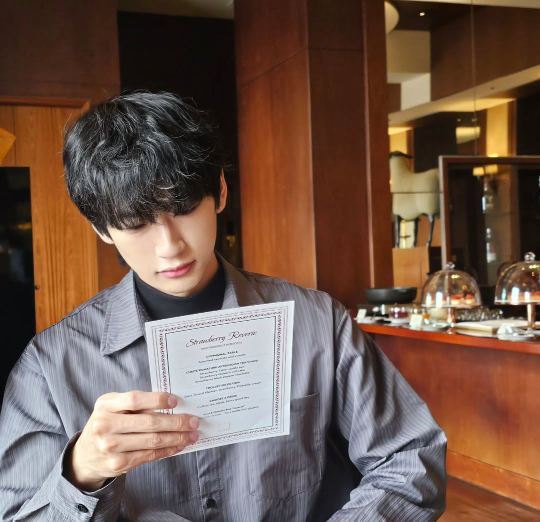 kimtaedongbr's tweet photo. [📸]Atualização de Taedong no instagram @//tae____dong (1/3)

"🍓 " 

#OMEGA_X #오메가엑스   #TAEDONG   #태동 #iykyk  @OmegaX_members   @OmegaX_official https://t.co/WbcOWtq5gm