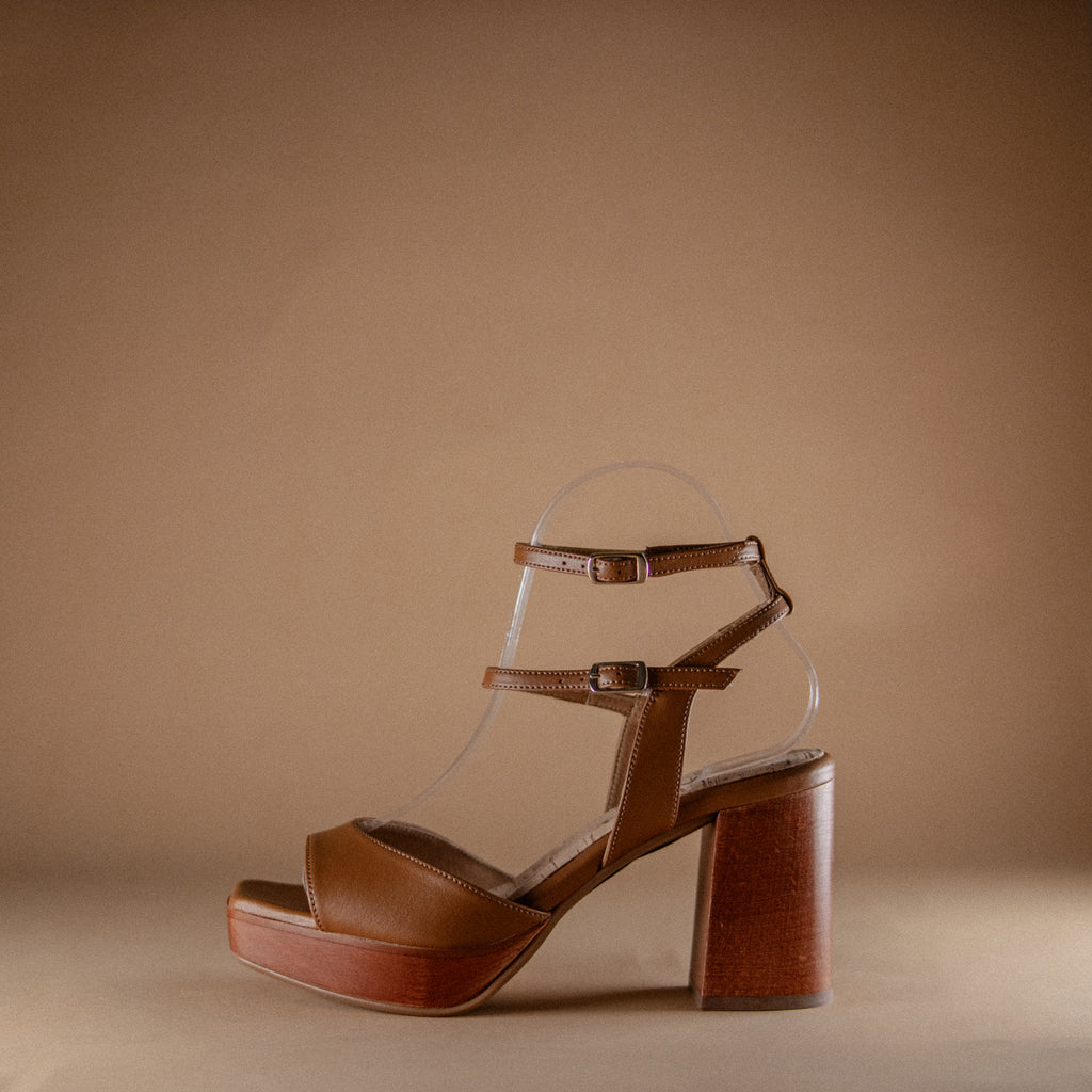 bhavastudio's tweet image. Step into a world where luxury meets conscious living! 🌿👠 Meet The LOLA by BHAVA - a masterful blend of elegance and comfort, with eco-friendly flair. Each sandal is handcrafted in Spain. Elevate your style, guilt-free. #VeganLuxury #BHAVA #StepIntoComfort #LolaPlatformSandal