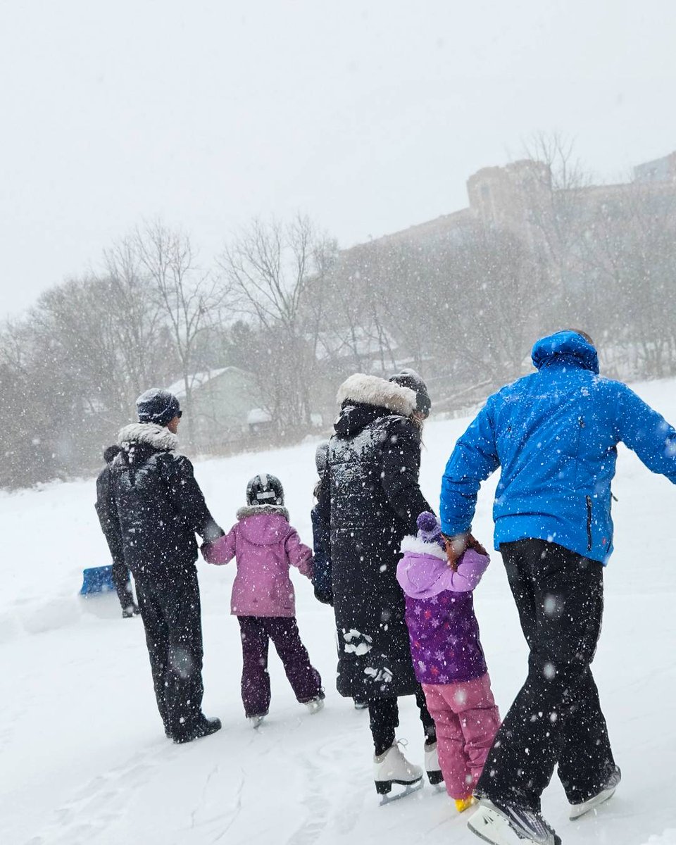 CityKitchener's tweet image. Skate with us! ⛸️❄️ Join the Forest Heights Skate Social on Feb 7, 1–3pm at Forest Heights CC. Free hot chocolate, music, skating + winter fun for all ages. See you on the ice! 💙 #Kitchener #LoveMyHood