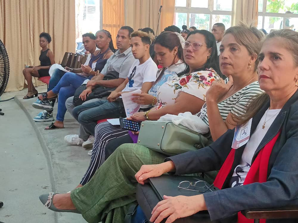 UG_Cuba's tweet photo. 📢 ¡Inicia en #Guantánamo la I Jornada Provincial de Comunicación de la FEU y el I Encuentro de Prensa Provincial! 🎓📚
Del 19 al 21 de enero, la #UG y la #Ucmgtmo se unen para innovar en la comunicación universitaria. 💻
#JornadaDeComunicación #FEUdelaUG #SeguimosAscendiendo https://t.co/ru5oMccj3o