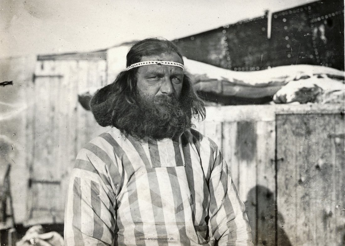 100YearsAgoLive's tweet image. Danish Arctic explorer Peter Freuchen is trapped under an avalanche while on expedition in Greenland. 

His feet are grievously frostbitten, but he saves himself by fashioning a dagger from his own frozen feces and chopping his foot off.