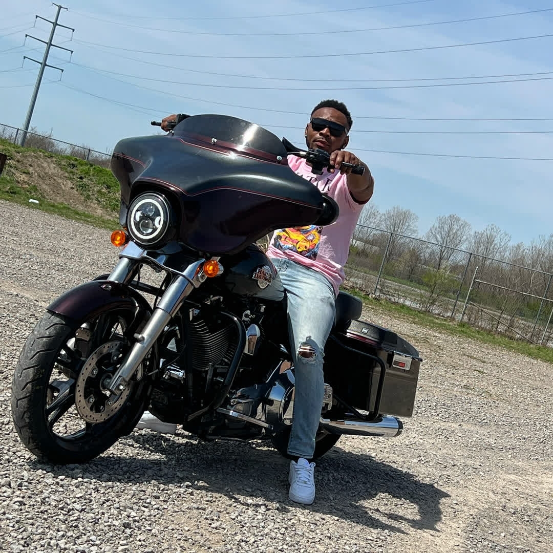 ShredShades's tweet image. Loud pipes. Dark shades.
⠀
#shredshades #shredeverything #motorcycle##sunglasses