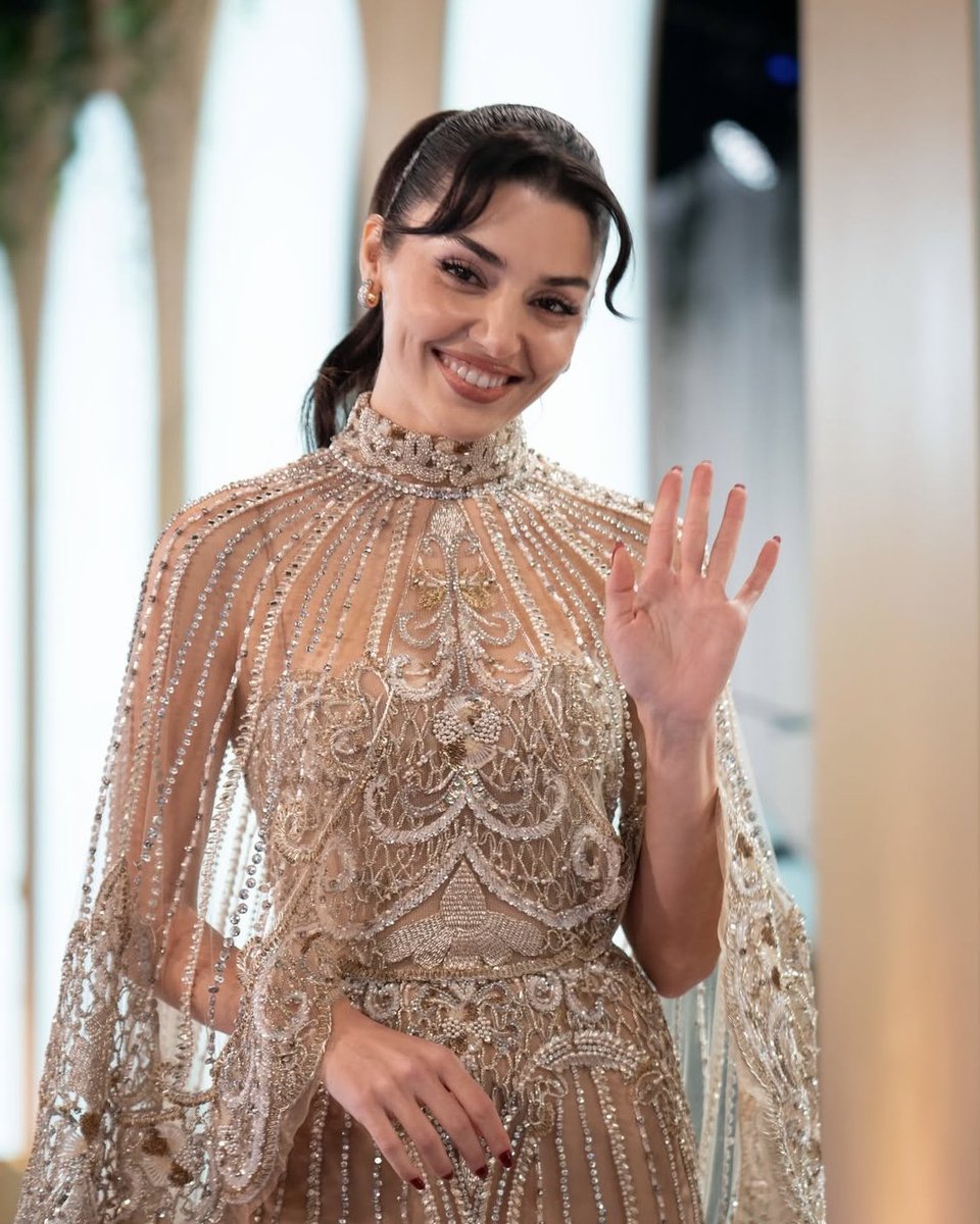 This inner beauty illuminates everything around 🌟💫
#HandeErçel