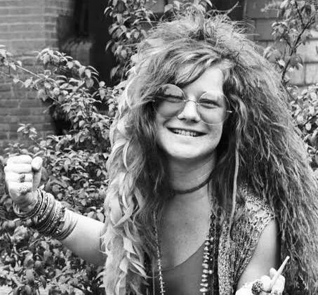 Avui que la gran i malaguanyada Janis Joplin n’hagués fet 83, recupero aquest homenatge que li vam fer amb El Fil d’Ariadna, versionant al català Me and Bobby McGee, un tema de Kris Kristofferson però que ella va popularitzar 
open.spotify.com/track/0xZxbV2m…