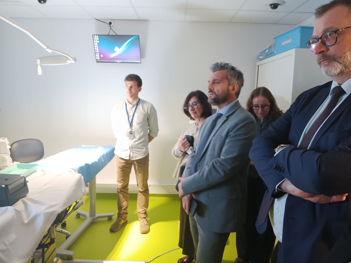 ac_orleanstours's tweet photo. Ensuite, à l’université de Tours, ils ont visité #MEDISIM, la plateforme de simulation en santé.
Elle offre de nombreux espaces pédagogiques : salles immersives, espaces procéduraux, réalité augmentée, impression 3D... pour former les professionnels de santé de demain🩺 https://t.co/UC9w8AwLN1