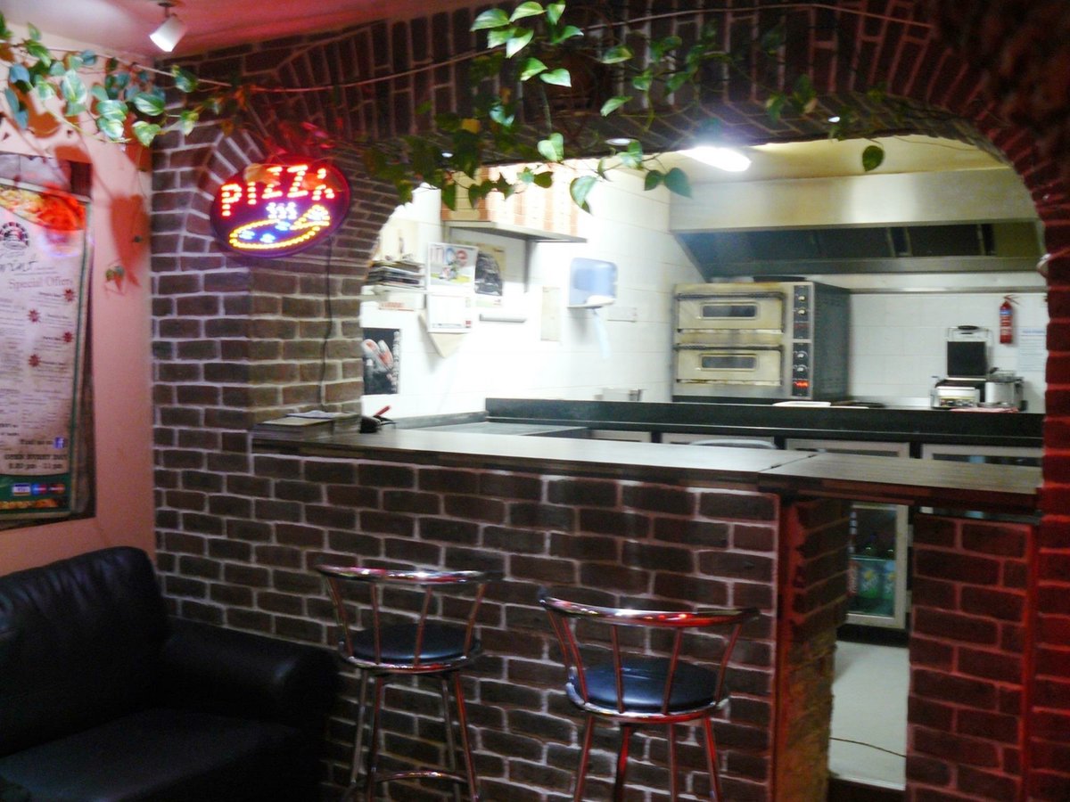 PaviourPS's tweet image. PIZZA TAKEAWAY/DELIVERY BUSINESS WITH FULL A5 LICENCE (2400)
ONLY TRADING 3 HOURS PER DAY 5 DAYS A WEEK —TURNOVER £1,500 PER WEEK
RETIREMENT SALE — SAME OWNER FOR LAST 17 YEARS
EXPANSION POTENTIAL FOR NEW OWNER
REF: C3008

COASTAL TOWN, KENT — REDUCED JUST £29,995 LEASEHOLD + SAV